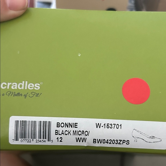 Walking Cradles Black Heels with Metallic Straps - Picture 4 of 4